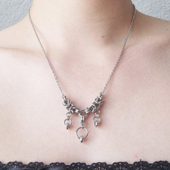 Vintage silver gothic chandelier necklace ✦ Medieval chainmaille necklace ✦ - Picture 7 of 8